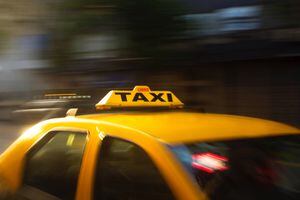 Conmoción en redes por video que muestra robo a taxista en Quito