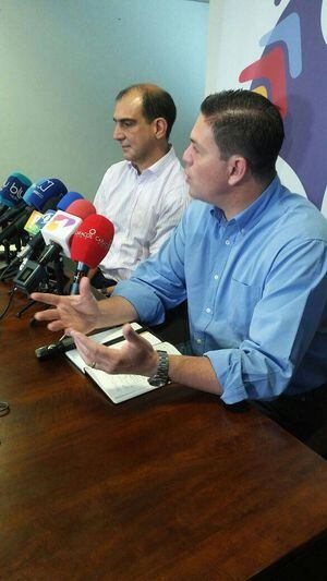 Juan Carlos Pinzón presenta a Jorge Mario Eastman como su fórmula vicepresidencial