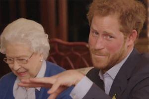 El divertido video del príncipe Harry y la reina Isabel II junto a los Obama con el que morirás de risa