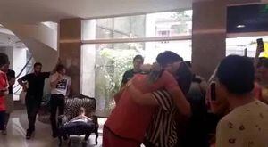 Independiente del Valle vs Colón de Santa Fe: Richard Schunke abrazó a su familia previo a la final de la Copa Sudamericana