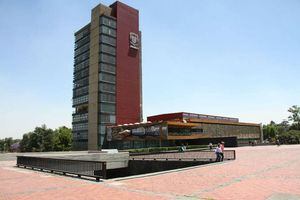 UNAM reanuda trámites de titulación y exámenes profesionales