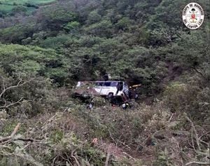 11 heridos tras accidente de bus en Loja