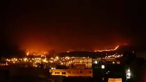 75 familias fueron evacuadas por el incendio forestal en el cerro Atacazo