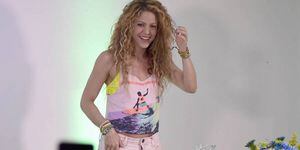 Revelan fotos de Shakira al natural y llueven críticas