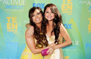 Selena Gomez y Demi Lovato, las famosas que casi pierden todo por las drogas y la depresión
