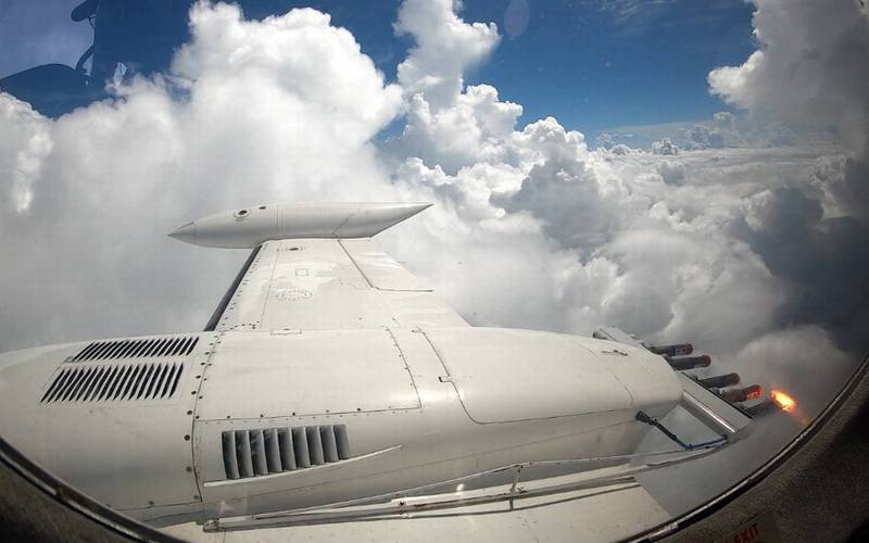 Aviones mexicanos bombardean nubes por sequía