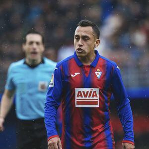 Orellana terminó expulsado en una nueva derrota del Eibar por la liga española