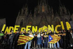 Tensión en España: gobierno confirma que baraja suspender la autonomía de Cataluña