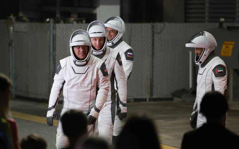 Astronautas en camino al cohete SpaceX Falcon 9 en el Centro Espacial Kennedy en Cabo Cañaveral, Florida | Foto: Joe Raedle/Getty Images