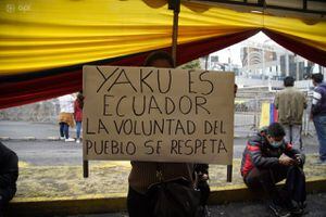 Simpatizantes de Yaku Pérez se mantienen en vigilia en exteriores del CNE Guayas y Quito ante reconteo de votos