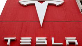 La empresa de automóviles eléctricos Tesla despedirá a más del 10% de su personal a nivel global