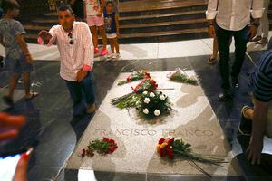 España: Familia de Francisco Franco se hará cargo de sus restos