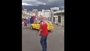 'Banderazo' en exteriores del estadio Olímpico Atahualpa previo al partido ante IDV