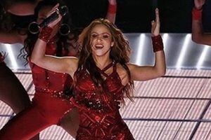 Los impactantes looks con los que Shakira deslumbró en el Super Bowl