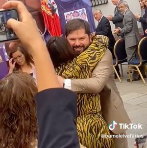 Pamela Leiva y su emoción tras abrazo con Boric en La Moneda: “Cuando el presidente te reconoce”
