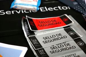 Servel explica resguardo de urnas en mega elecciones: ¿Cómo pasarán la noche los votos del sábado?