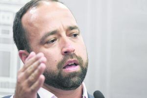 Un escollo la duplicidad de funciones para la confirmación de Omar Marrero como secretario de Estado