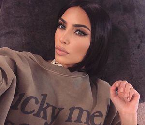 Médium recomienda a Kim Kardashian tomar zumo de apio para curar su psoriasis