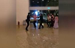 VIDEO: terminan a golpes por un centro de mesa en una boda de políticos mexicanos