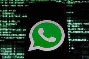 ¿No te llegan mensajes de WhatsApp hasta que abres la app?