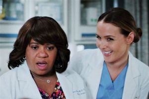 Grey's Anatomy: Mais uma gravidez é confirmada na 16ª temporada e pode não parar por aí