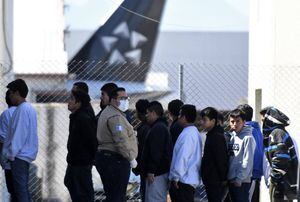 Estados Unidos reanuda deportaciones de guatemaltecos en medio de pandemia