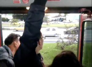 Video: denuncian bus de TransMilenio que se circuló con las puertas abiertas