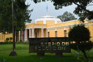 Ministerio de Educación presenta denuncia por irregularidades detectadas en la cartera