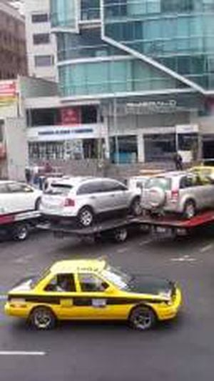 Quito: Winchas se llevan a decenas de vehículos sin placas