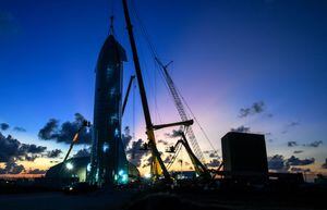 SpaceX ensambla el cohete gigante que nos llevará a Marte en menos de 5 meses