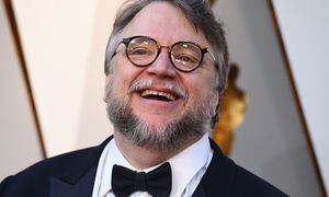 Candidatos felicitan a Del Toro por los Óscar ganados