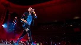 Coldplay canta junto a Fher de Maná y prometen cantar una canción de Juan Gabriel 