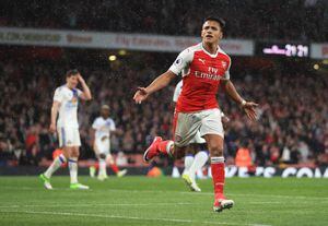 El depredador Alexis se lució con doblete y mantuvo la opción del Arsenal en la Champions