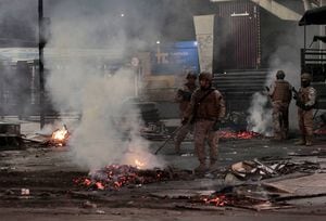 "¡Anda a acostarte mierda!": militares disparan contra condominio en Las Condes y dejan heridos en cuarta noche de toque de queda