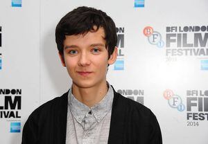 Protagonista de ‘Sex Education’, Asa Butterfield revela detalhes sobre a terceira temporada