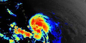Se fortalece la tormenta Elsa en su paso cercano por las Antillas Menores