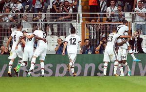Gary Medel y su Besiktas siguen a ritmo firme en la Champions League