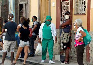 Cuba anuncia ensayos clínicos de su propia vacuna contra la COVID-19