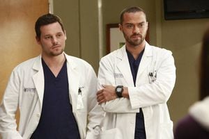 Ator de ‘Grey's Anatomy’ faz visita surpresa em hospital da sua cidade natal