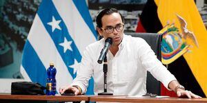 Gobernador del Guayas presenta renuncia al Presidente Moreno