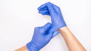 El uso de guantes no previene el contagio de coronavirus