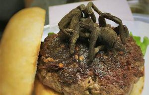 ¿Comerías? Restaurante en EEUU celebra el “mes de la carne exótica” y ofrece una hamburguesa con una tarántula asada