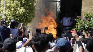 "Fake news" en México: cómo un mensaje de WhatsApp llevó a un pequeño pueblo a quemar vivos a dos hombres inocentes