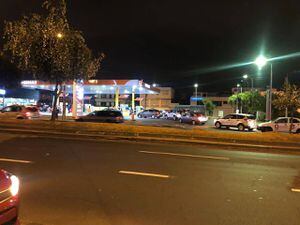 Conductores hacen fila en las gasolineras tras anunció de eliminación de subsidios al diésel y gasolina extra
