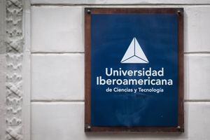 Mineduc propone cierre de Universidad Iberoamericana por crisis económica