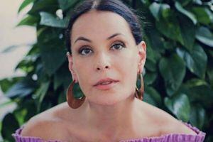 Carolina Ferraz fala sobre maternidade depois dos 45 anos: “tive uma depressão agressiva”