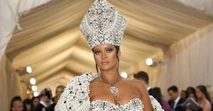 Recordamos los looks más extravagantes de Rihanna en los MET Gala