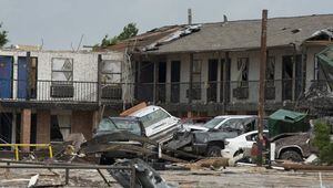 Estados Unidos: Tornado mata a dos personas y devasta pequeña ciudad