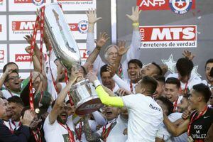 El más "choro": Wanderers liquidó a la U y gritó campeón en la Copa Chile