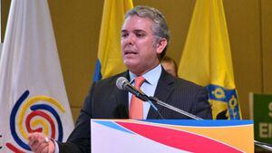 Tras conocer intención de subir impuestos, colombianos le cobran este trino a Duque